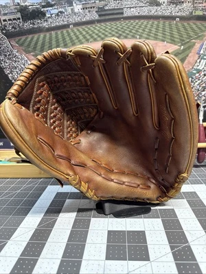 Guante Macgregor 12,5” DERECHO Era Años 70 Tono Nogal Roto y Flexible Foto 1 de 4
