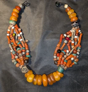 Heavy Antique Moroccan Berber Necklace with Amber, Coral, Shell and Silver Beads - Bild 1 von 6