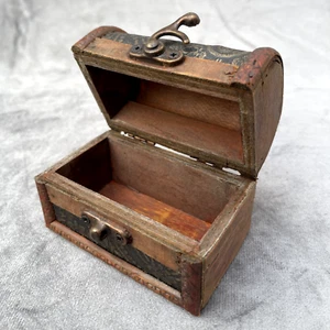 Vintage Holzkiste - Handarbeit Schmuck Gravur Aufbewahrung, Unikat Deko, Geschenkidee - Bild 1 von 6