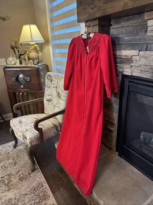 Bata de colección Evelyn Pearson para mujer pequeña roja vestido de casa camisón abrigo de salón Foto 1 de 4