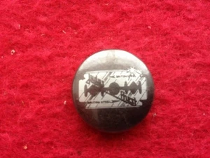 JUDAS PRIEST BRITISH STEEL ORIGINAL 1980 VINTAGE BUTTON BADGE HEAVY METAL - Imagen 1 de 2
