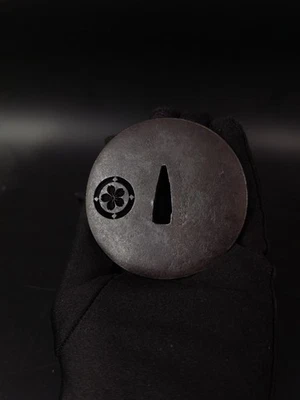 Tsuba japonesa em forma de borboleta flor de cerejeira para período Katana Edo antigo A280 - Imagem 1 de 4