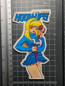 Calcomanía adhesiva Hook-Ups - Chica anime rubia con martillo, estilo pin-up de terror - Imagen 1 de 1