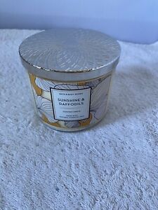 Bath & Body Works SUNSHINE & DAFFODILS 3 Wick Scented Candle Citrus Floral NEW