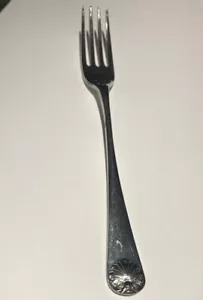 Kirk Stieff WILLIAMSBURG SHELL STERLING Salad Fork 294644 - Picture 1 of 9