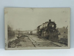 Antigua postal con foto real RPPC locomotora de ferrocarril accidente de tren PROCTOR VT - Imagen 1 de 2