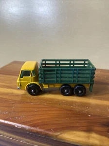 Vintage Matchbox Lesney #4 Yellow Dodge Stake Truck 1/64 Diecast/Plastic - Picture 1 of 9