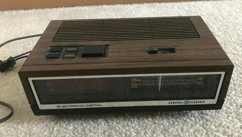 Vtg GE Wood Grain Radio 7-4640A Walnut Grain KNOB NOT WORKING Electronic Digital Cover
