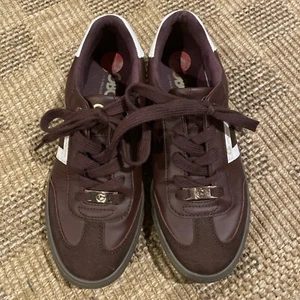 Scarpe G By Guess donna Olimpia taglia 7 bianche e marroni stringate sneakers moda - Foto 1 di 10
