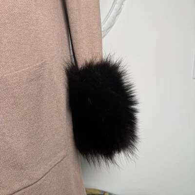 Hermoso juego de dos puños suaves con mangas de piel de visón marrón nogal para mujer de 7” de ancho de colección Foto 1 de 4