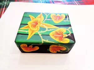 Hand Painted Wooden Box, Artist Signed, 4.5" x 3.75" x 2", Floral Design, Haiti - Picture 1 of 8