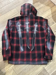 Talla 3 - L/ XL - Chaqueta con Capucha Espada Árabe Thug Club - Cuadros Rojos - Imagen 1 de 13