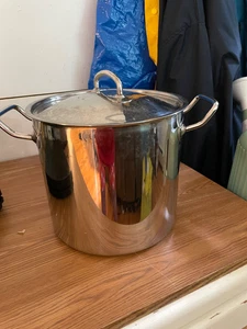 Culinary essential with 8/10 stainless steel Korea 8qt/7.2 corn, stock, lobster - Picture 1 of 3