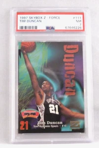 61454049 Tim Duncan 1997 Skybox Z-Force Rookie RC 111 PSA 7 NM Spurs HOF - Picture 1 of 3