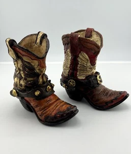 Juego de 2 botas de vaquero rústicas occidentales antiguas miniatura estatuilla de resina decoración del hogar - Imagen 1 de 13