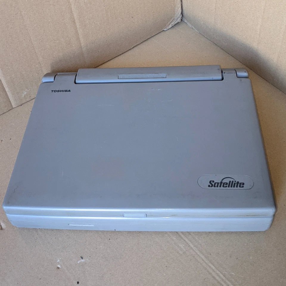  Toshiba Satellite 110CS portatil PC - Imagen 1 de 4