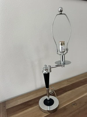 Lámpara de Mesa, Moderna Color Cromo/Negro, Cuero/Metal Foto 1 de 3