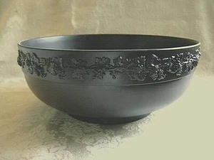 EXQUISITE WEDGWOOD BLACK BASALT JASPERWARE 10" CENTERPIECE BOWL GRAPEVINE DESIGN - Picture 1 of 7