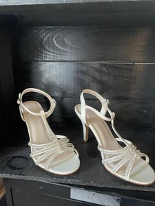 Ladies Dress Shoes. David’s Bridal Shoes. Ecru. Size 7.5. Never Worn - Picture 1 of 11