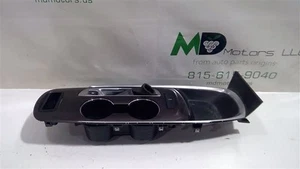 Chevrolet Malibu 2016-2022 consola central portavasos bisel de cambio OEM 23152854 - Imagen 1 de 12