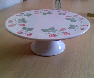 Gisela Graham Strawberry Cake Stand - Picture 1 of 3