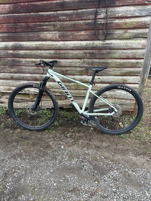 Giant Talon 4 Mountain Bike 29 - Image 1 of 4