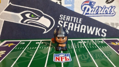 NFL Teenymates Seattle Seahawks Quarterback (QB/diamond plate helmet) figure Cover