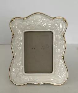 Vintage Ivory W/ Scalloped Gold Trim Picture Frame Raised Floral Pattern Taiwan - Picture 1 of 7