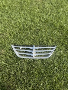 2009-2011 Hyundai Genesis Sedan Grille compatible OEM - Picture 1 of 9