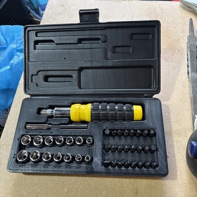 40 Piece Screwdriver & Socket Set - Image 1 of 4