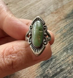 Vintage Green Turquoise Southwestern Old Pawn Sterling Silver Ring Size 5.5 - Picture 1 of 8