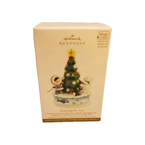 Hallmark Keepsake Frosty Friends Trimming The Tree Ornament 2012 Need Magic Cord - Picture 1 of 4