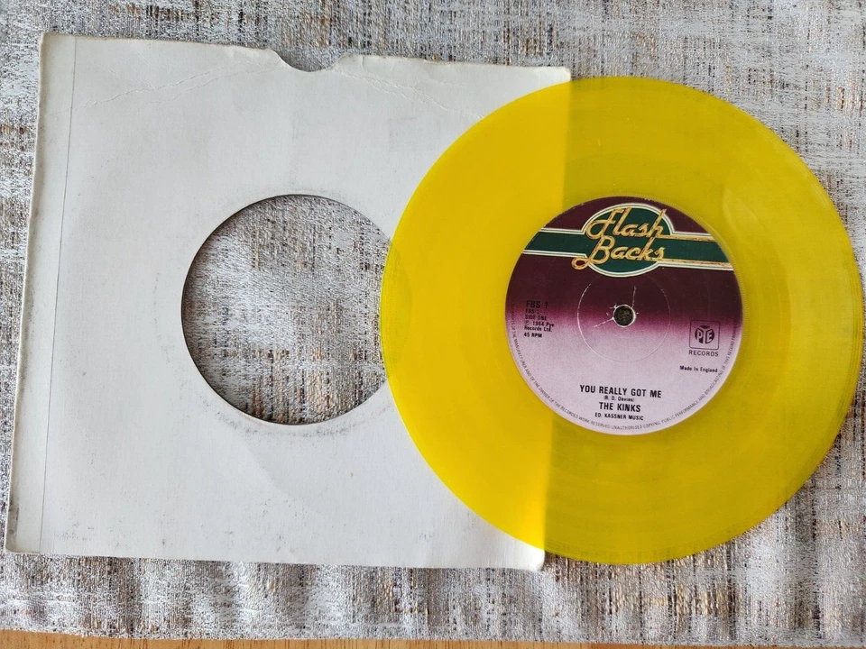 THE KINKS 7" yellow vinyl Record ENGLAND 1964 YOU REALLY GOT ME & All day and al - Image 1 of 2