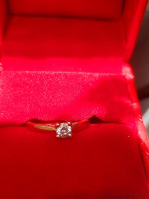 Bague solitaire  or jaune et diamant taille 54  4 griffes 2,37 gr 18 carats  - Photo 1/4