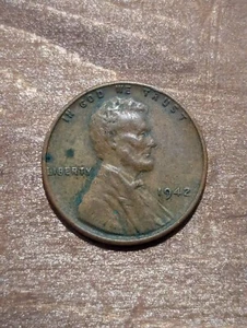 1942 One Cent Wheat Penny No Mint Mark "L" Is Close To The Rim - Picture 1 of 2
