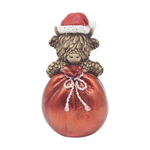 Figura de vaca Highland con saco de Papá Noel adorno de Navidad - Imagen 1 de 1