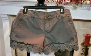 Women Maurices Shorts Size 5/6 Tan Button Zipper Pockets Lacey Trim - Picture 1 of 8