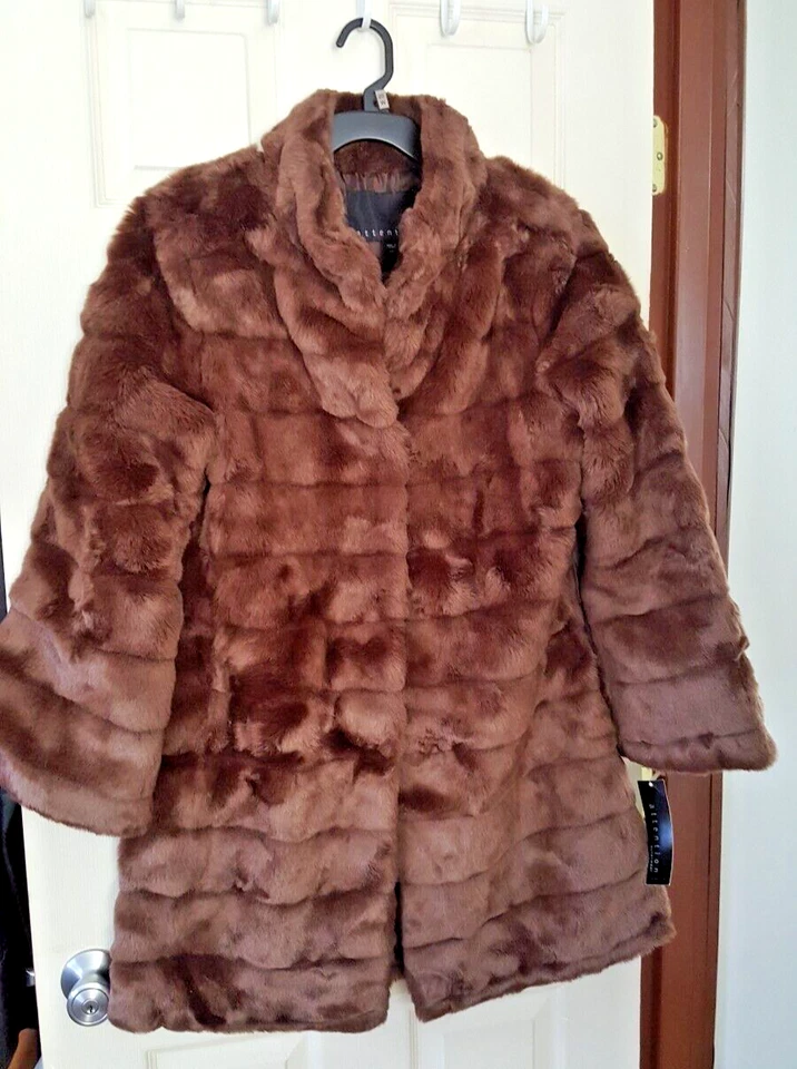 Vintage Women Faux Mink Coat - Size S - Image 1 of 4