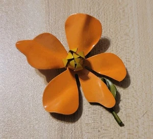 Vintage Metal Flower Brooch Fashion Pin Enamel Floral Petals READ - Picture 1 of 6
