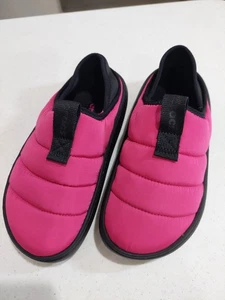 NEU Crocs Classic Puff Mokassin Slip Mokassin Drachenfrucht Größe Herren 5 Damen 7 - Bild 1 von 8