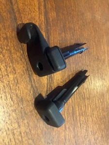 04 05 06 07 08 Mitsubishi Endeavor Front Headrest MOUNTS Head Rest 2 pcs Black - Bild 1 von 7