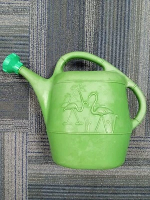 Molde de sopro verde vintage Union Products regador de plástico com flamingos - Imagem 1 de 4