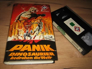 VHS Panik Dinosaurier bedrohen die Welt UFA Hartbox Gamera Godzilla - Bild 1 von 1