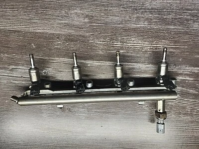 2013 2014 2015 2016 2017 2018 Ford Focus ST 2,0 L juego de inyectores de combustible con riel de combustible Foto 1 de 4