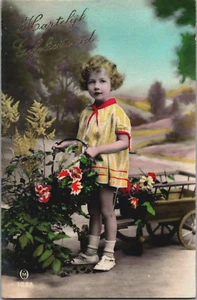 Estilo Victoriano Feliz Cumpleaños Niña con Cesta de Flores Vintage RPPC B139 - Imagen 1 de 2