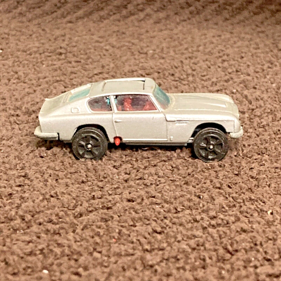 James Bond Aston Martin DB6 1979 Corgi  - Glidrose & Eon  007 1:64 - Image 1 of 4