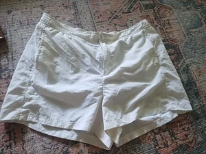Women's Lands End Size 8 White Quick Dry Shorts With Built-in Underwear - Picture 1 of 5