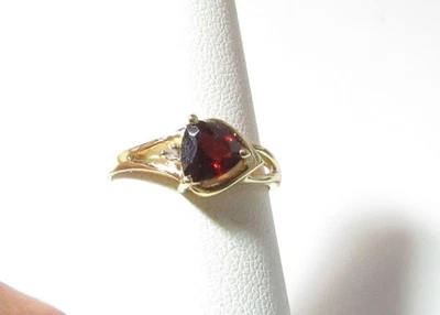 ANILLO SOLITARIO ORO MACIZO 10K CON GRANATE NATURAL ROJO BILLÓN Foto 1 de 4