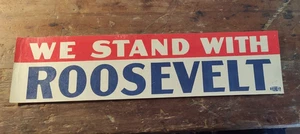 Vintage FDR Franklin Roosevelt Fensteraufkleber WIR STEHEN MIT - Bild 1 von 1