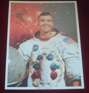 NASA ASTRONAUT SIGNED COLOUR PHOTOGRAPH FRED W HAISE Jr 10 x 8 ins - Picture 1 of 2